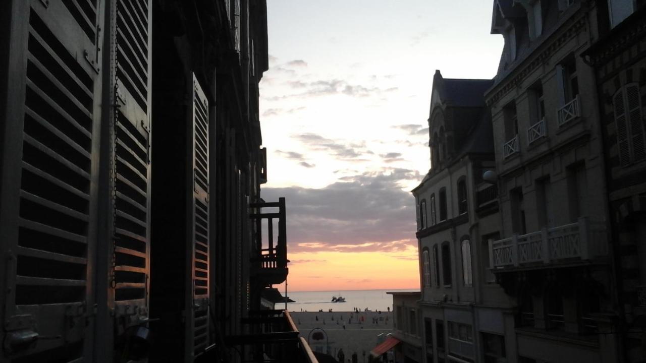 Trouville Centre 2 Pieces Balcon Sur Plage A 30 Metres Apartment Exterior photo